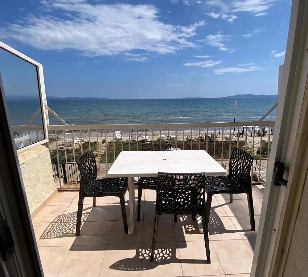 Le Surplage Hyères 0*,